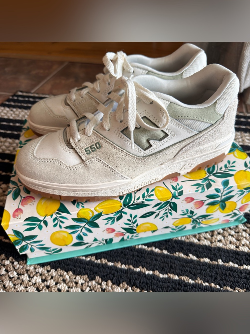 New Balance Women's 550 "Spring Collection - Olivine" Size 9